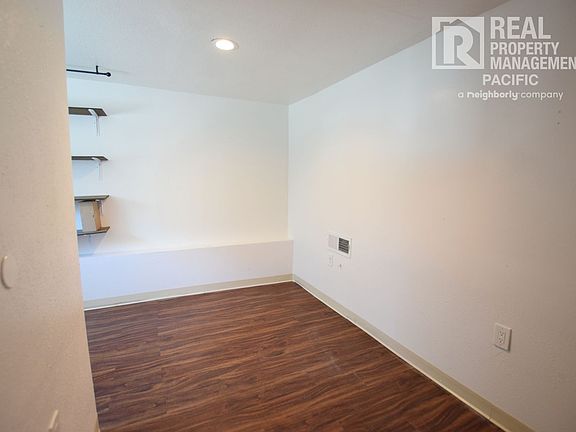 5th image of 3513 Lincoln Ave #C