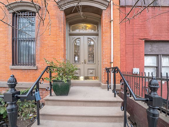 2nd image of 189 Christopher Columbus Dr APT 1