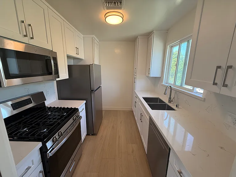 R&A INVESTMENTS HOLT — Photo 15