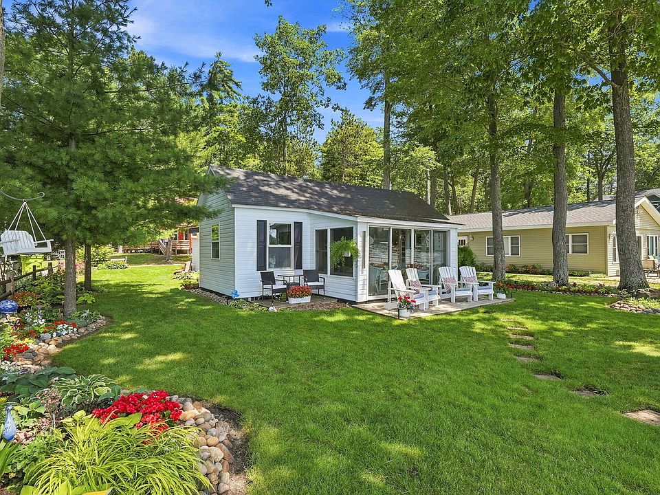 1st image of 104 Columbine Ln
