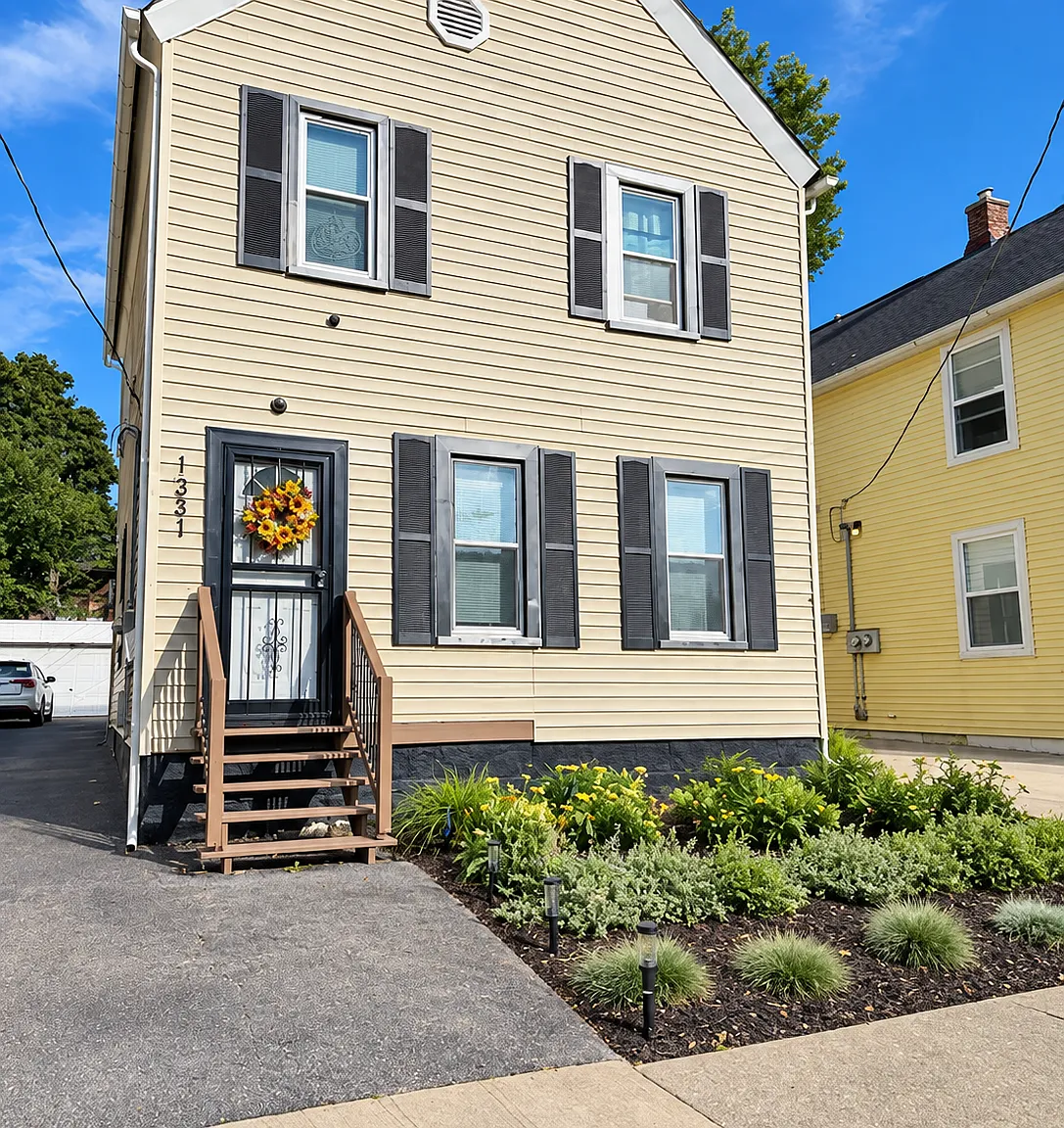 2 bed, 750 sqft, $1,300 — Photo 1