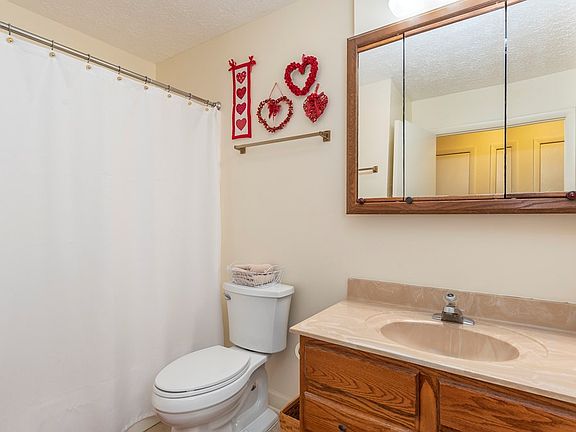 3rd image of 139 Friar Tuck Ln