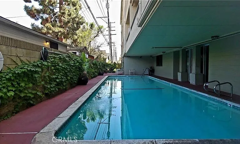 420 Redondo Ave — Photo 1