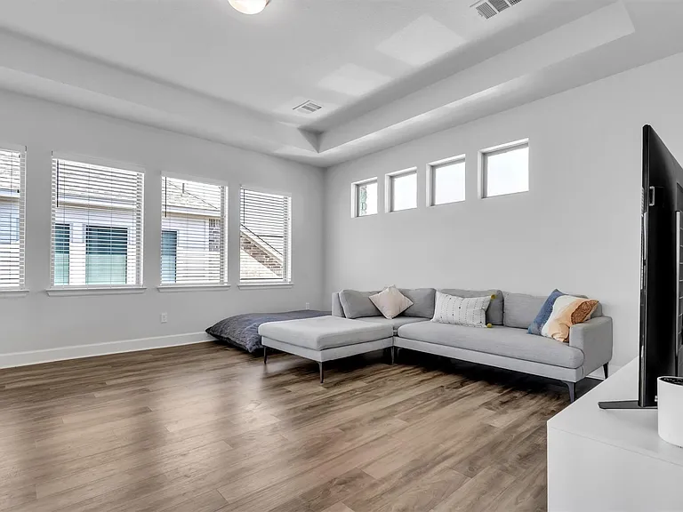 113 Lenera Dr — Photo 16