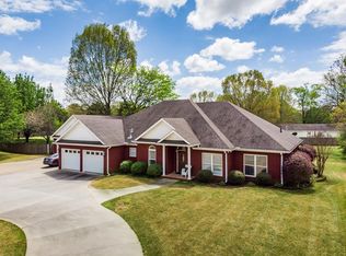 60 Oakview Dr, Rogersville, AL 35652