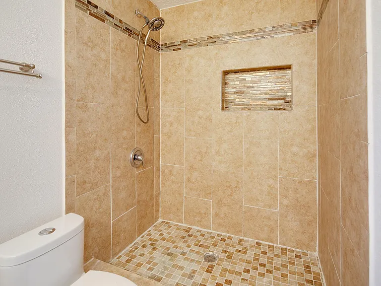 3000 Longleaf Dr — Photo 15