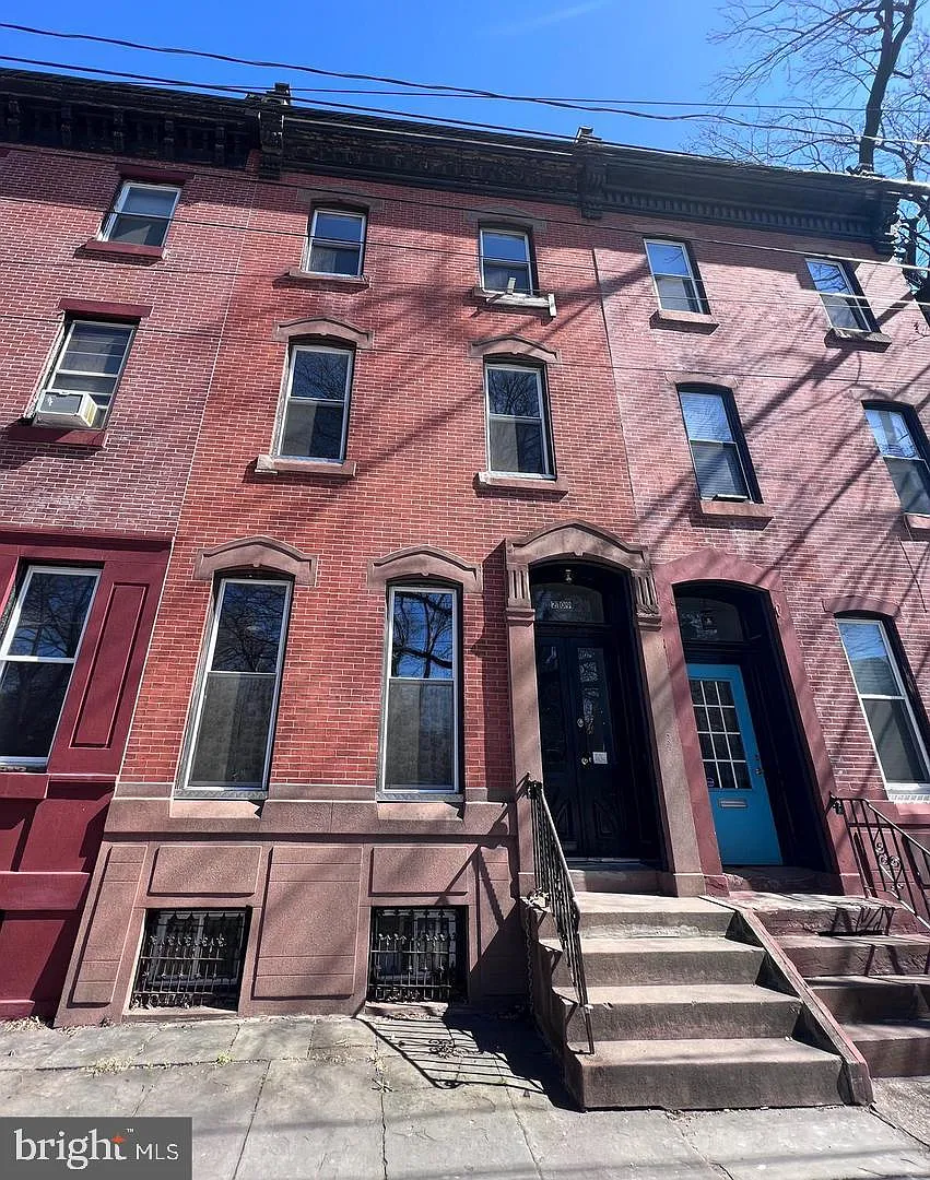 2 bed, 1962 sqft, $1,950 — Photo 1