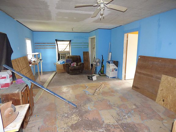 4th image of 1012 Martin Creek Rd