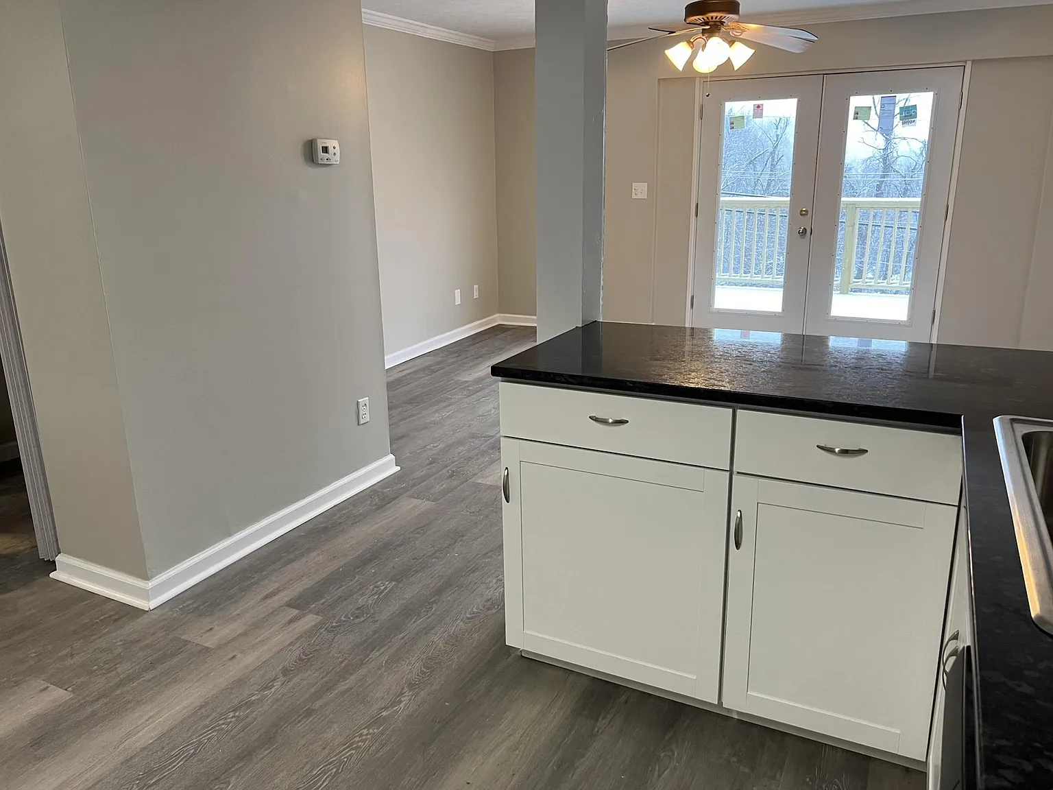1 bed, 900 sqft, $1,150 — Photo 2