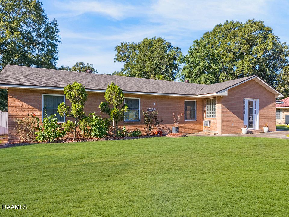 1st image of 1023 N Shireview Cir