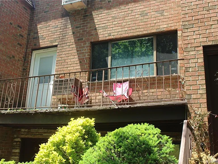 81 Stratton St #2 — Photo 13