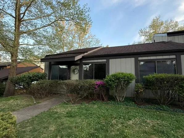 3146 Babashaw Ct, Fairfax, VA 22031