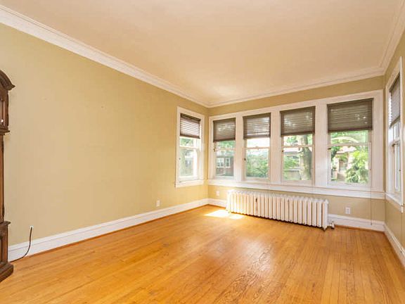 5th image of 2447 W Farwell Ave