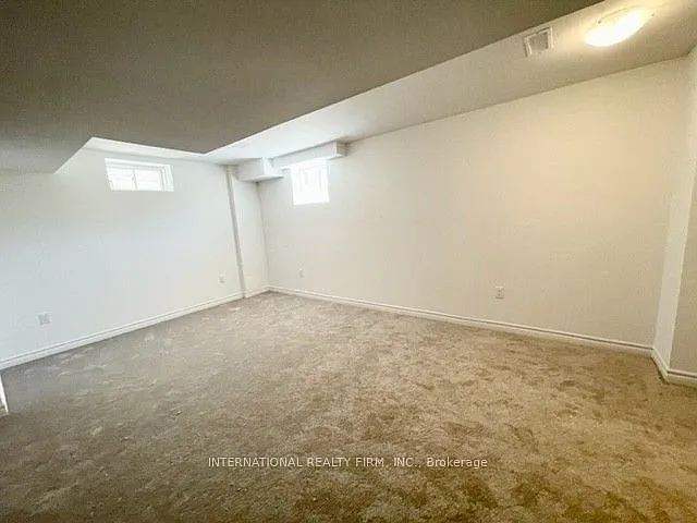 240 Ridley Cres — Photo 32