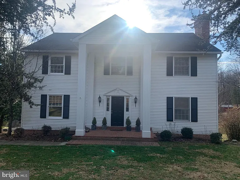 23210 Dover Rd — Photo 1