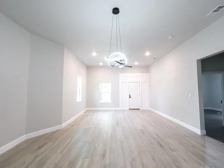 2303 Walworth St — Photo 20