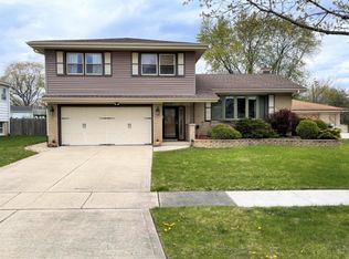 1710 W Martin Ln, Mount Prospect, IL 60056