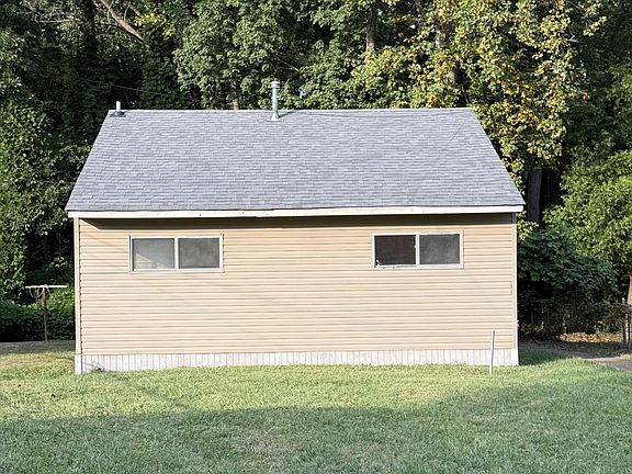 2nd image of 211 Wadsworth Pl