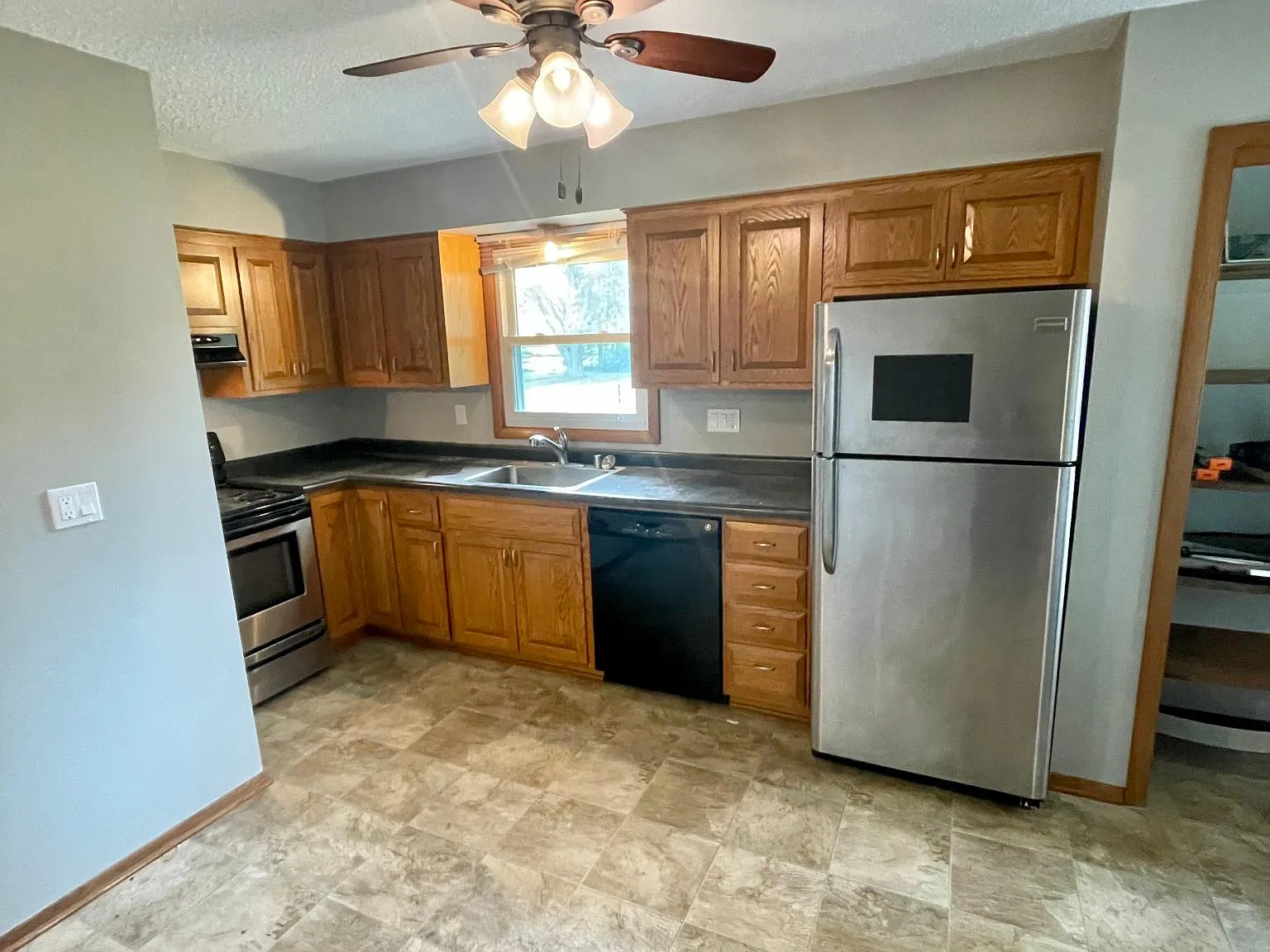 W359N5645 Surrey Dr — Photo 4