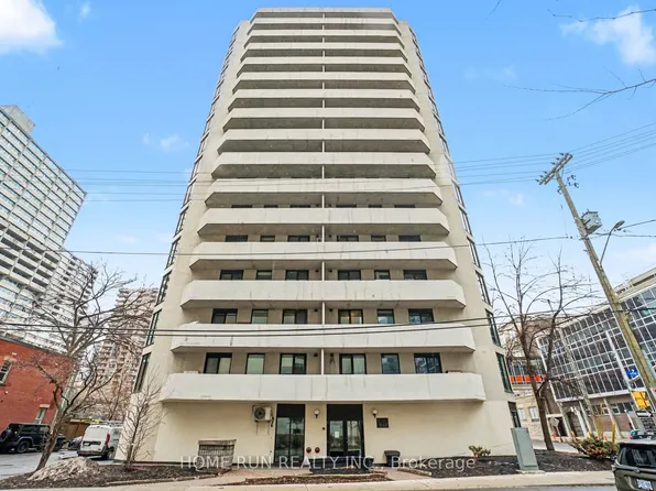 200 Bay St #1103, Ottawa, ON K1R 7W8