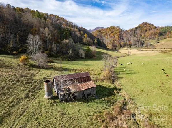 12018 Betsys Gap Rd, Clyde, NC 28721