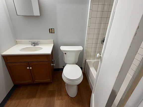 5th image of 2631 Peach St #2