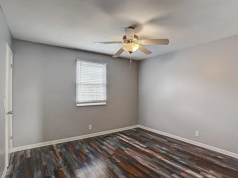 200 Retreat Ct W — Photo 11
