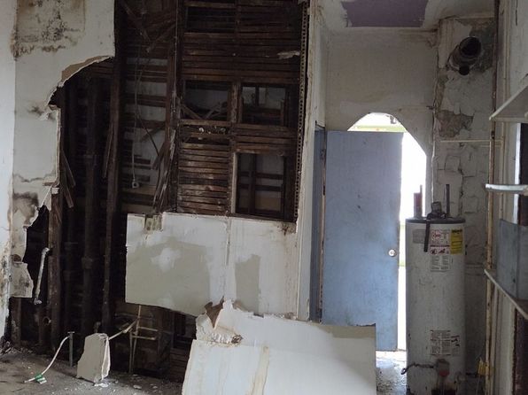 chicago-illinois-442890507 picture