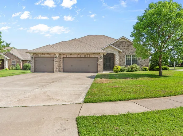 1935 N Pavilion Place, Strafford, MO 65757