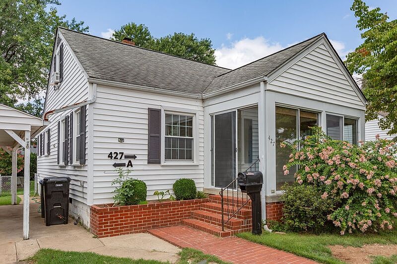 1st image of 427 Woodford St