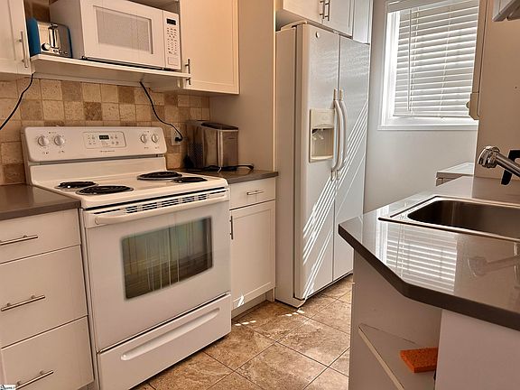 5th image of 100 Lewis Dr Unit 1D