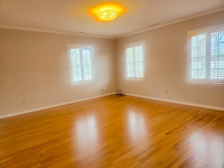 426 Devonshire Ln — Photo 8