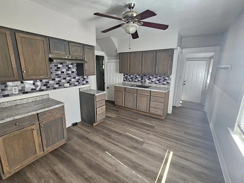 2 bed, 1.0 bath, 840 sqft, $1,147 — Photo 3