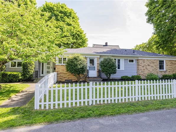 11 Smyles Dr, Rochester, NY 14609