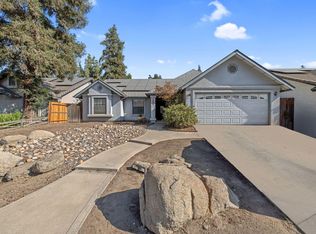 1900 E Evergreen Court, Visalia, CA 93292