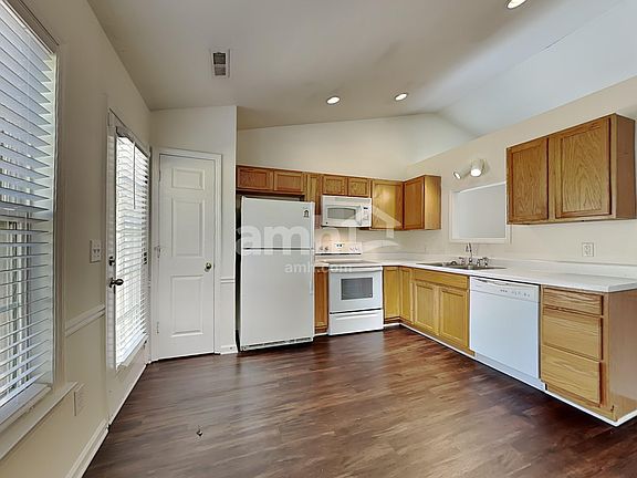 3rd image of 115 Braeburn Dr