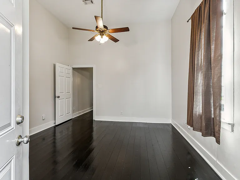 900 Josephine St — Photo 18