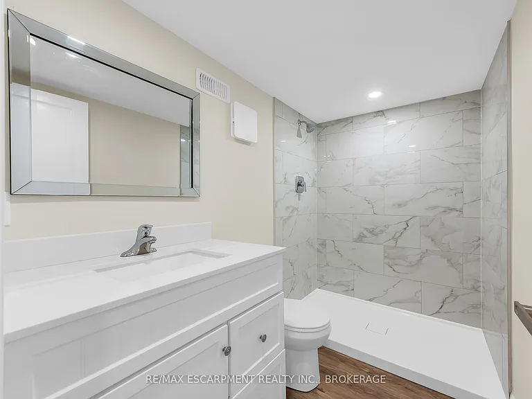 18 Princess St #LOWER — Photo 12