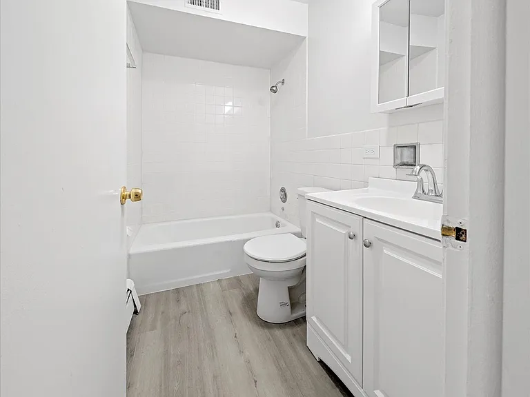 700 McKinley Ave #206 — Photo 12