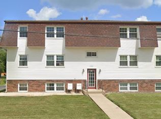 204 E 10th St #1, De Witt, IA 52742