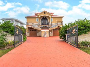615 29th St, San Leon, TX 77539