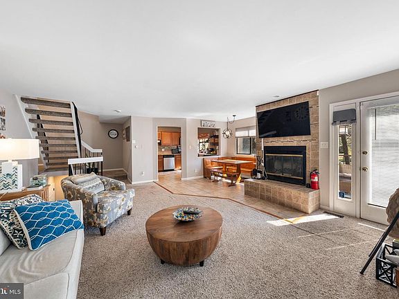 4th image of 213 Augusta Cir