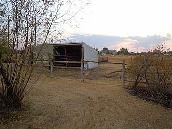 3rd image of 2401 Weaver Ln