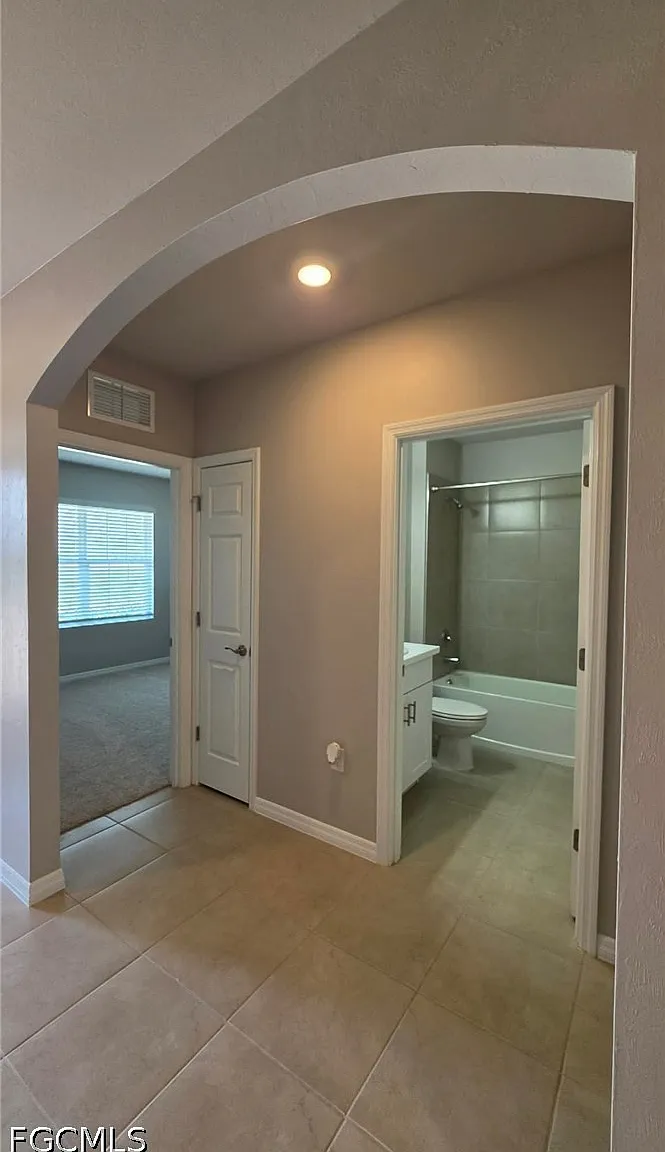 3 bed, 2.0 bath, 1672 sqft, $2,100 — Photo 3