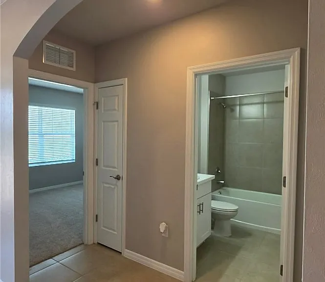 1437 NW 31st Pl — Photo 3