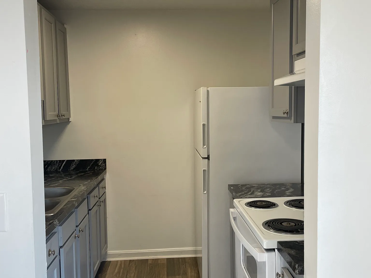 2 bed, 850 sqft, $100 — Photo 3