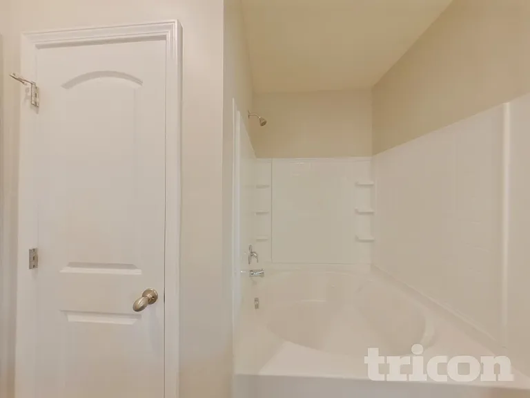2818 Buzz St — Photo 10