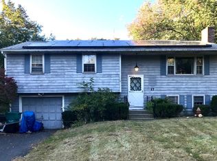 17 Pleasant St, Upton, MA 01568