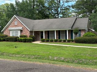 105 Eastgate Cir, Forest, MS 39074