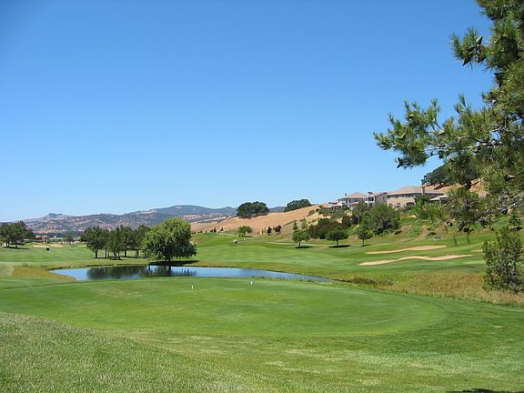 Fairfield City Golf Course Meanders through communtiy